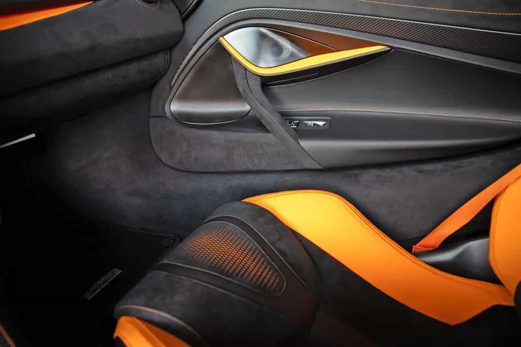 McLaren 750S - B&W Lift Elite Paint Carbon Interior 360° 01/2025-photo-23
