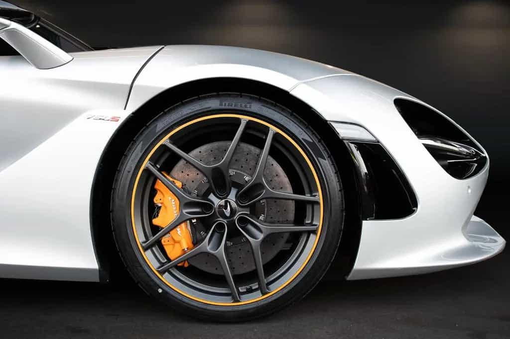 McLaren 750S - B&W Lift Elite Paint Carbon Interior 360° 01/2025-photo-24