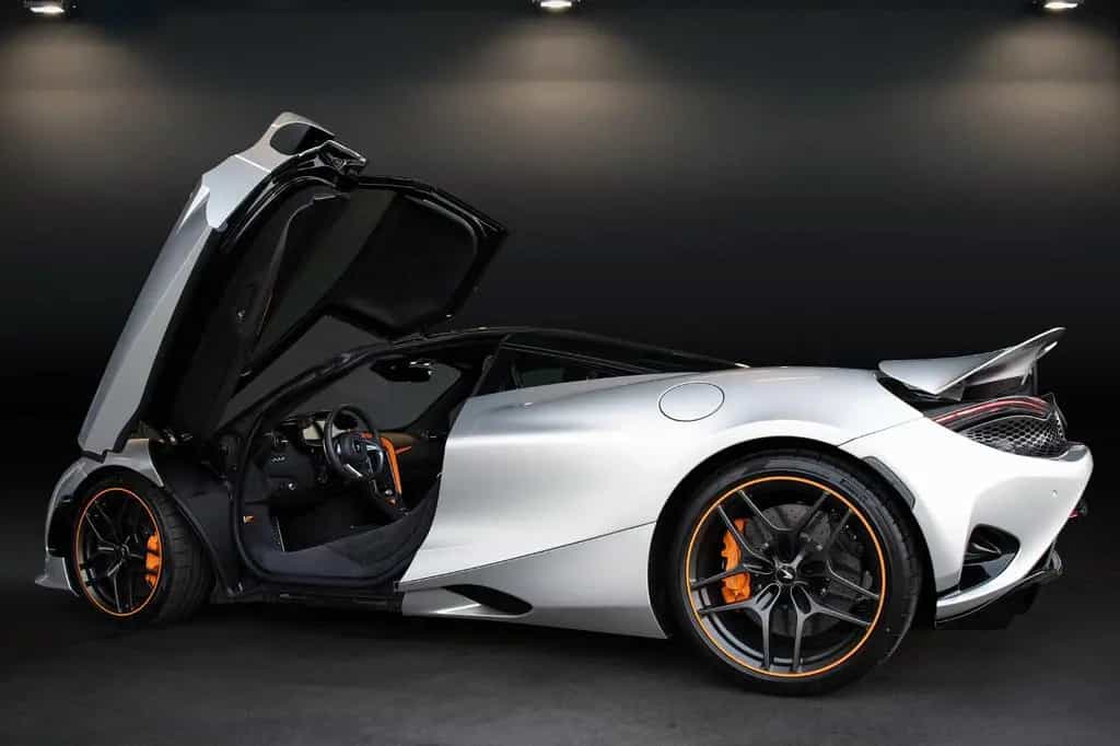 McLaren 750S - B&W Lift Elite Paint Carbon Interior 360° 01/2025-photo-29