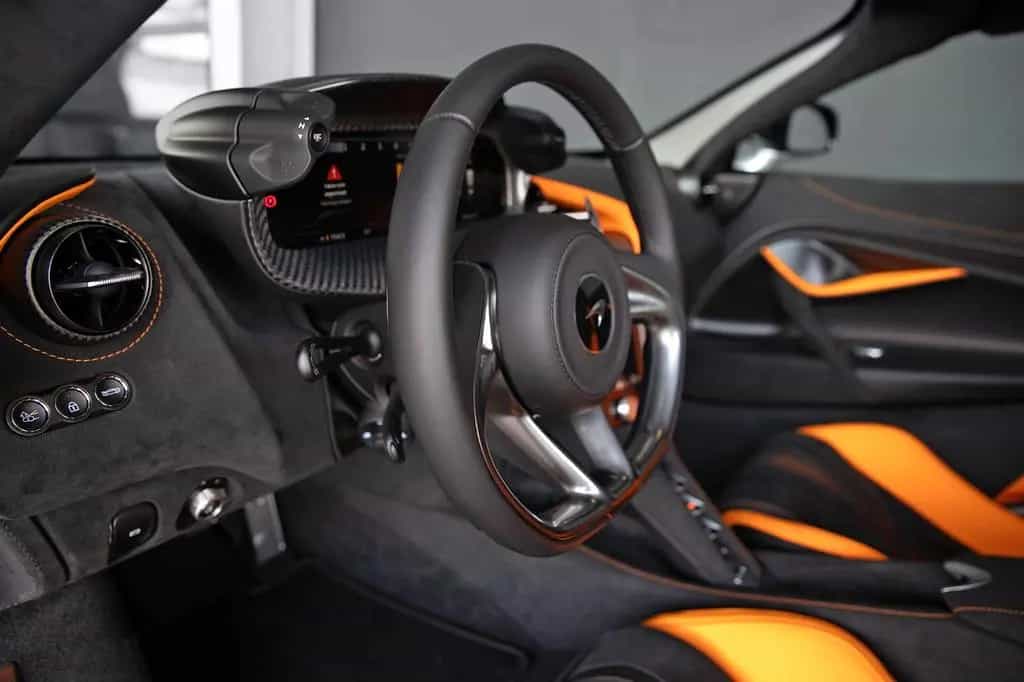 McLaren 750S - B&W Lift Elite Paint Carbon Interior 360° 01/2025-photo-31