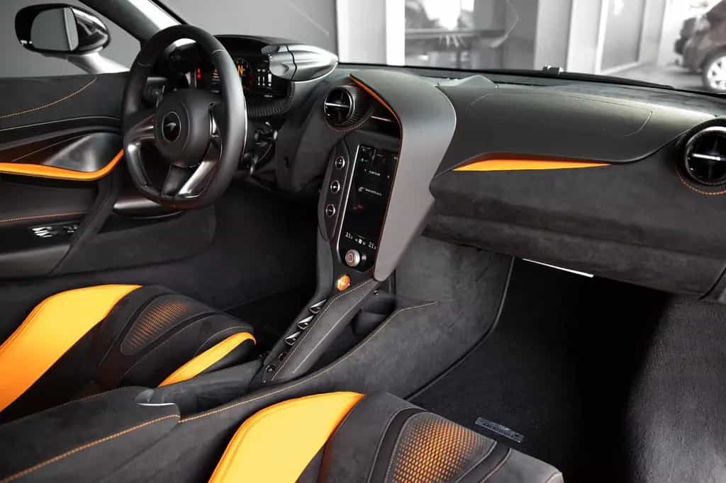 McLaren 750S - B&W Lift Elite Paint Carbon Interior 360° 01/2025-photo-33