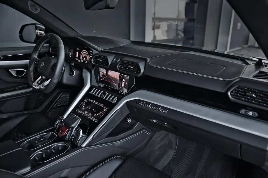 Lamborghini Urus - Grigio Lynx - B&O - 1.Hand - Unfallfrei 12/2018-photo-24