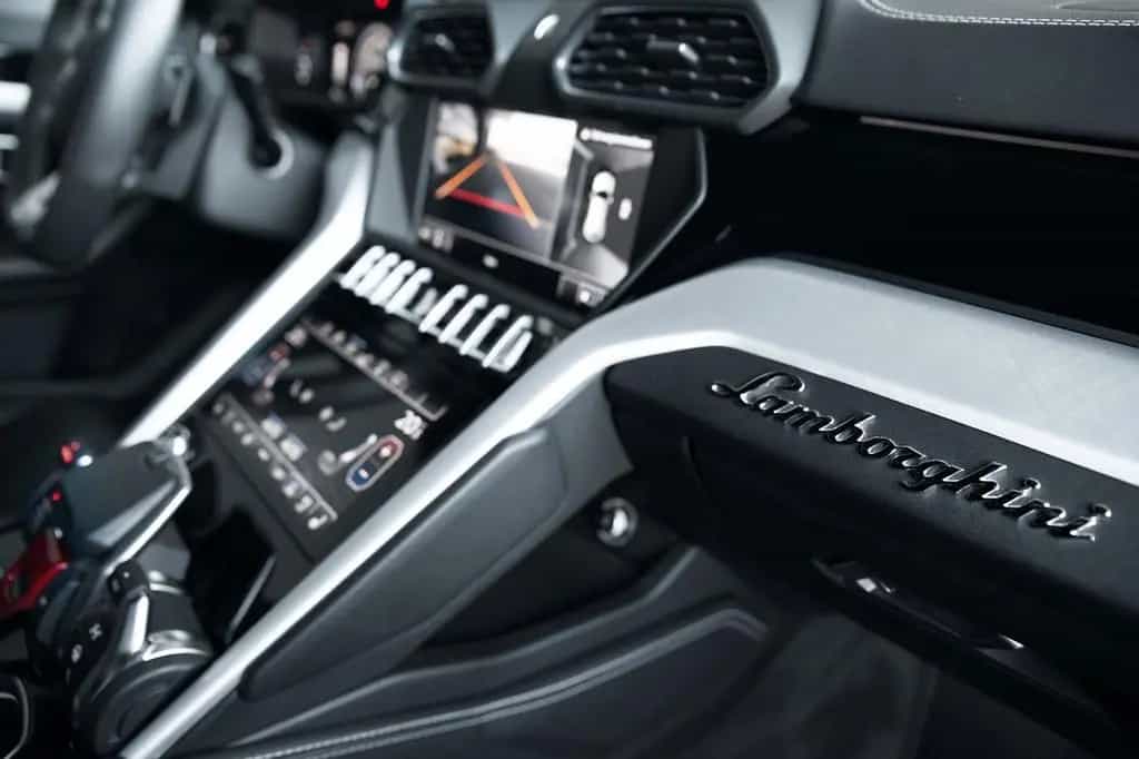Lamborghini Urus - Grigio Lynx - B&O - 1.Hand - Unfallfrei 12/2018-photo-26