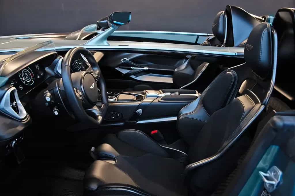 Aston Martin V12 Speedster - Top Gun Maverick - 1 von 88 08/2025-photo-20