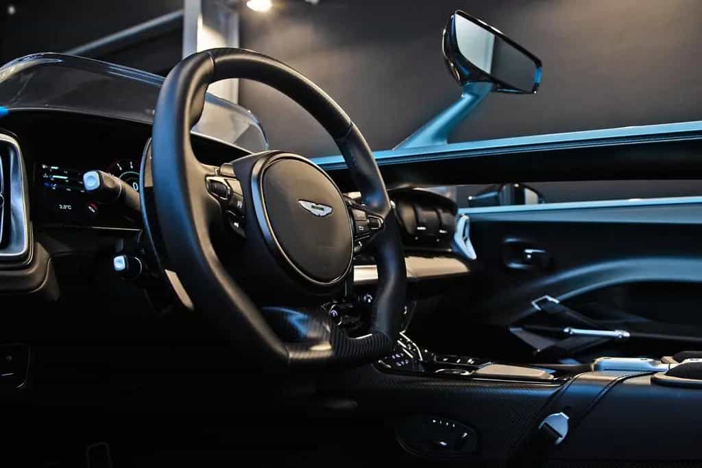 Aston Martin V12 Speedster - Top Gun Maverick - 1 von 88 08/2025-photo-28