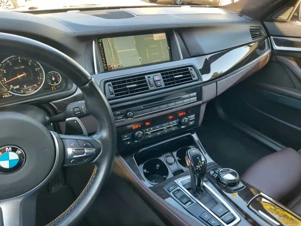 BMW 5 Series 550i Limousine Autom. M-Sport HUD Glasdach H&K 07/2016-photo-10