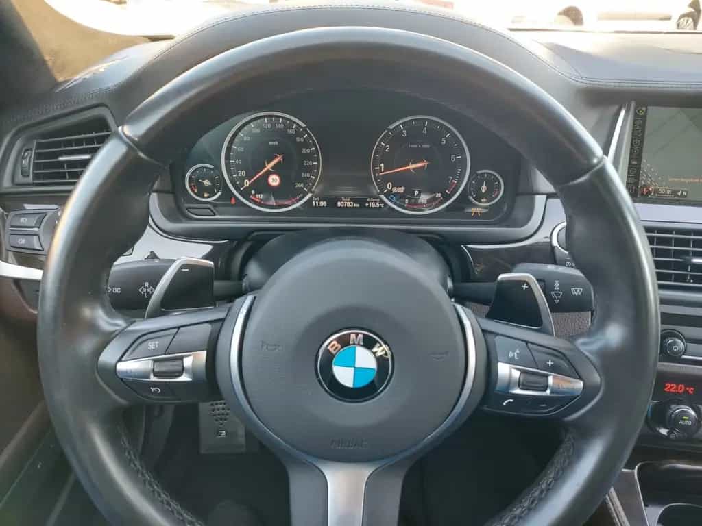 BMW 5 Series 550i Limousine Autom. M-Sport HUD Glasdach H&K 07/2016-photo-12