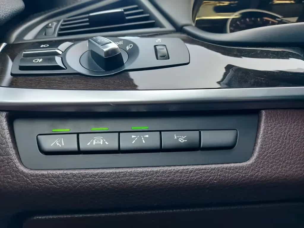 BMW 5 Series 550i Limousine Autom. M-Sport HUD Glasdach H&K 07/2016-photo-14