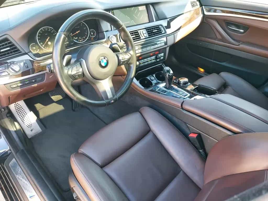 BMW 5 Series 550i Limousine Autom. M-Sport HUD Glasdach H&K 07/2016-photo-19