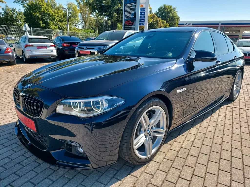 BMW 5 Series 550i Limousine Autom. M-Sport HUD Glasdach H&K 07/2016-photo-2