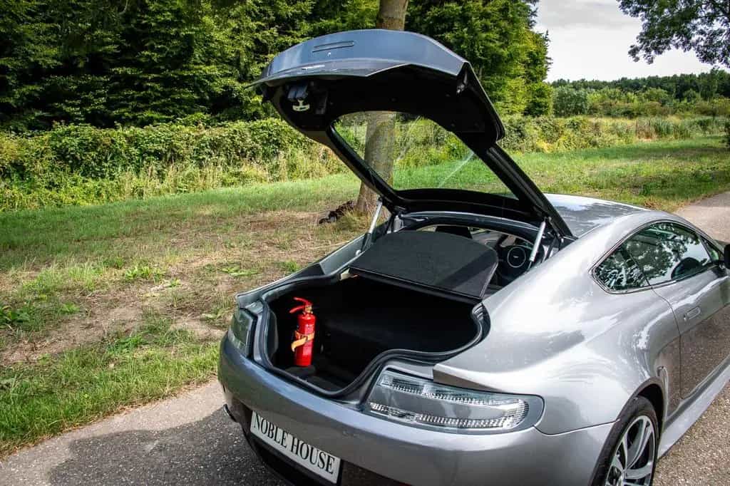 Aston Martin V12 Vantage 6.0 V12 03/2011-photo-10