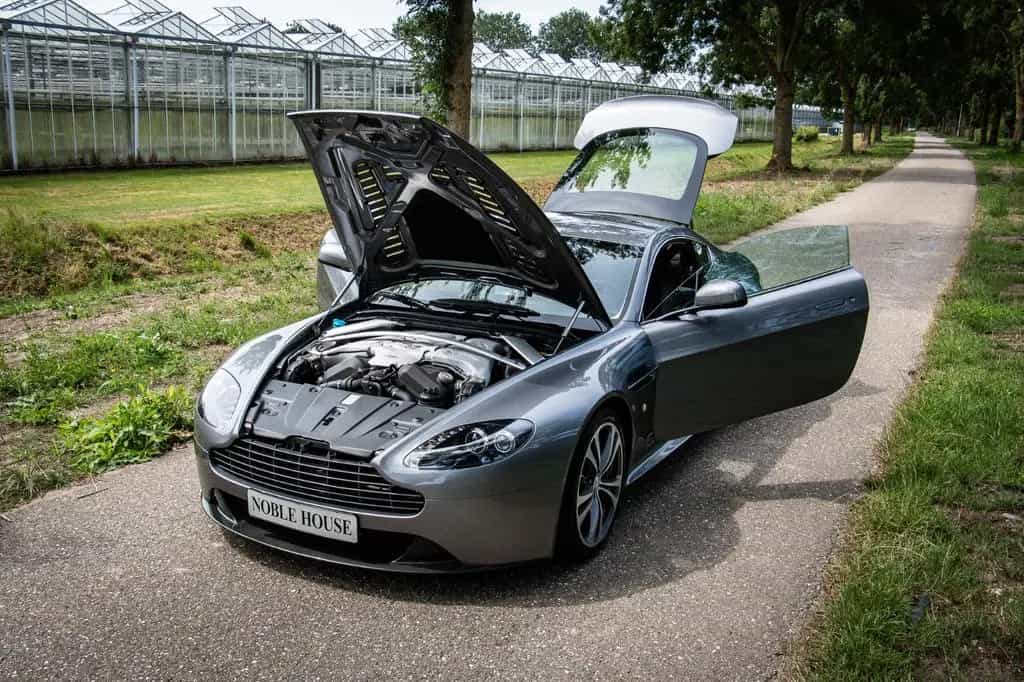 Aston Martin V12 Vantage 6.0 V12 03/2011-photo-11