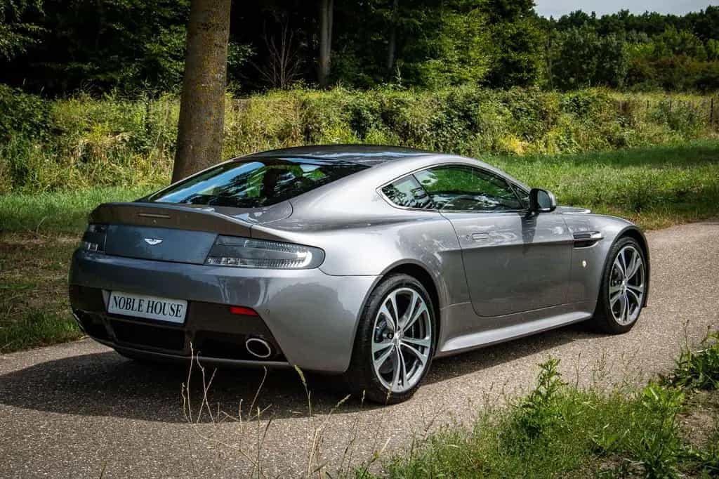 Aston Martin V12 Vantage 6.0 V12 03/2011-photo-3