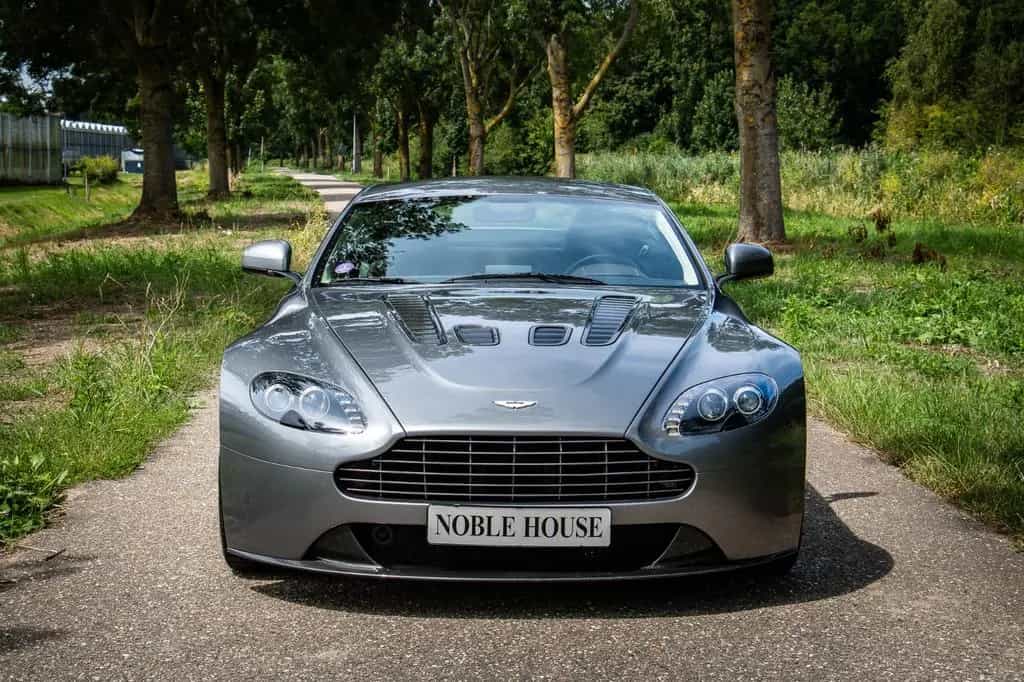 Aston Martin V12 Vantage 6.0 V12 03/2011-photo-4