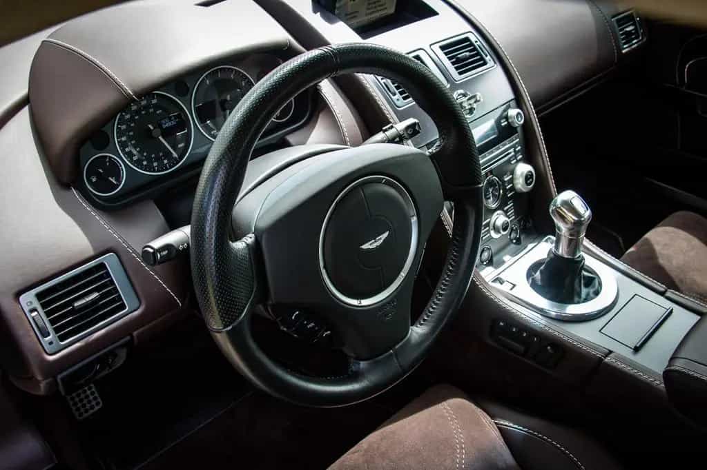 Aston Martin V12 Vantage 6.0 V12 03/2011-photo-5