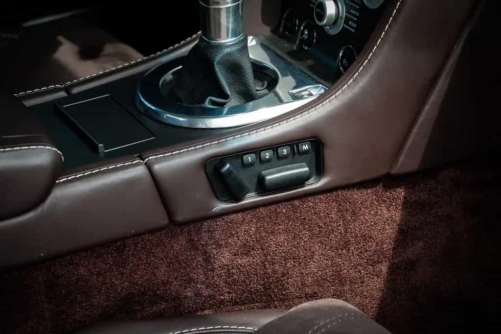 Aston Martin V12 Vantage 6.0 V12 03/2011-photo-8