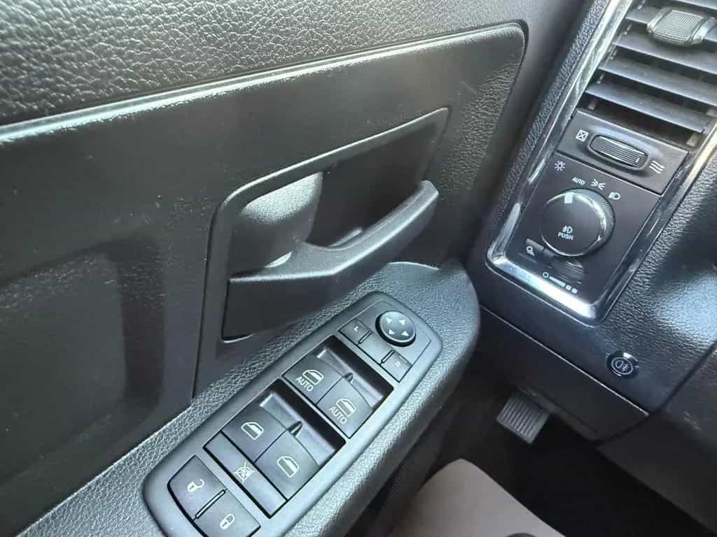 Dodge RAM 4x4 ,5.7 Hemi,Crew Cab, 06/2022-photo-9