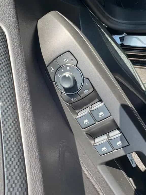 Ford Focus ST X SHZ*RFK*LED*Navi*SHZ*B&O Sound*Cam* 02/2026-photo-5