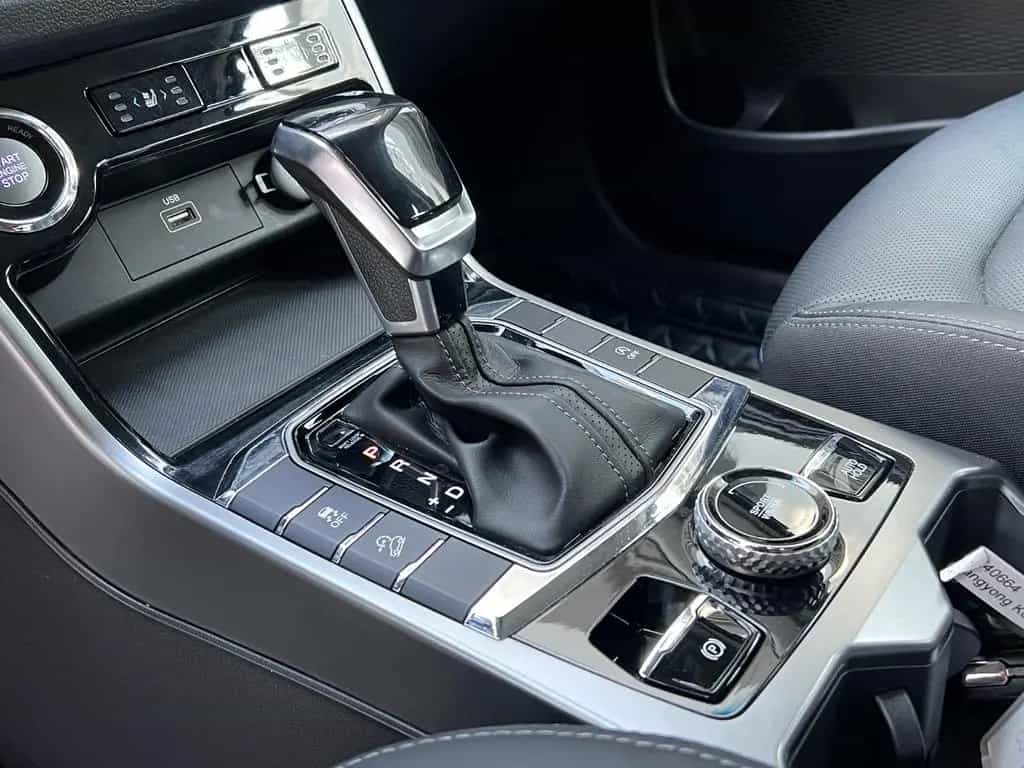 Ssangyong Korando Sapphire 4x2 LED+Leder+ACC+AHK 07/2020-photo-13