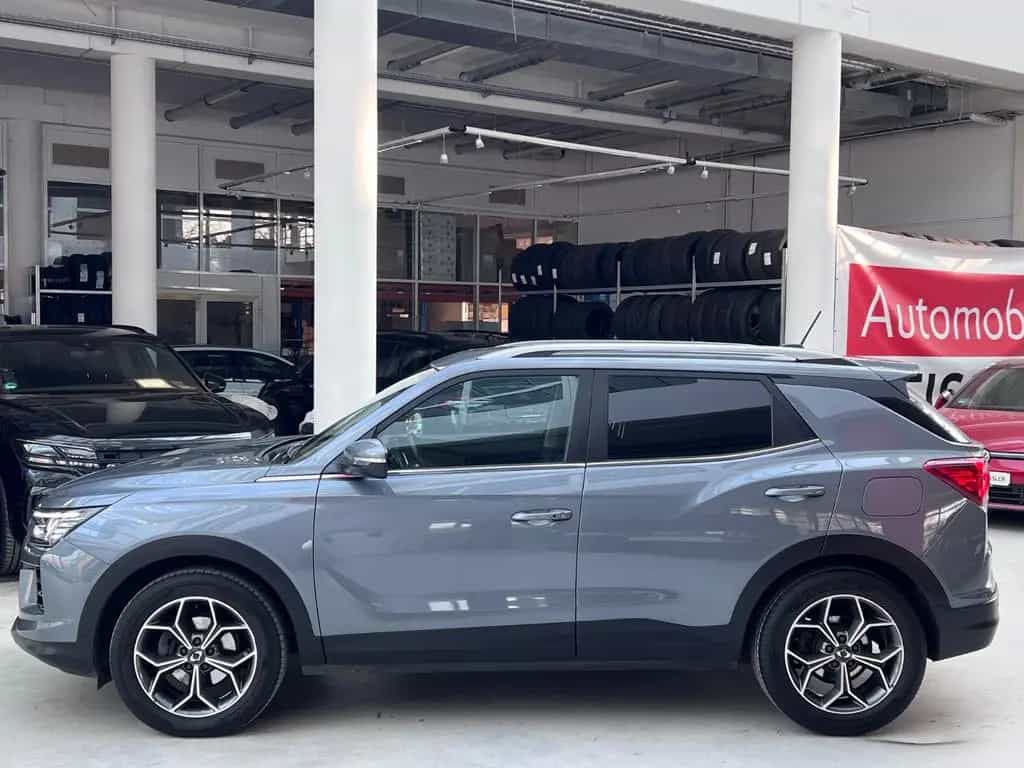 Ssangyong Korando Sapphire 4x2 LED+Leder+ACC+AHK 07/2020-photo-4