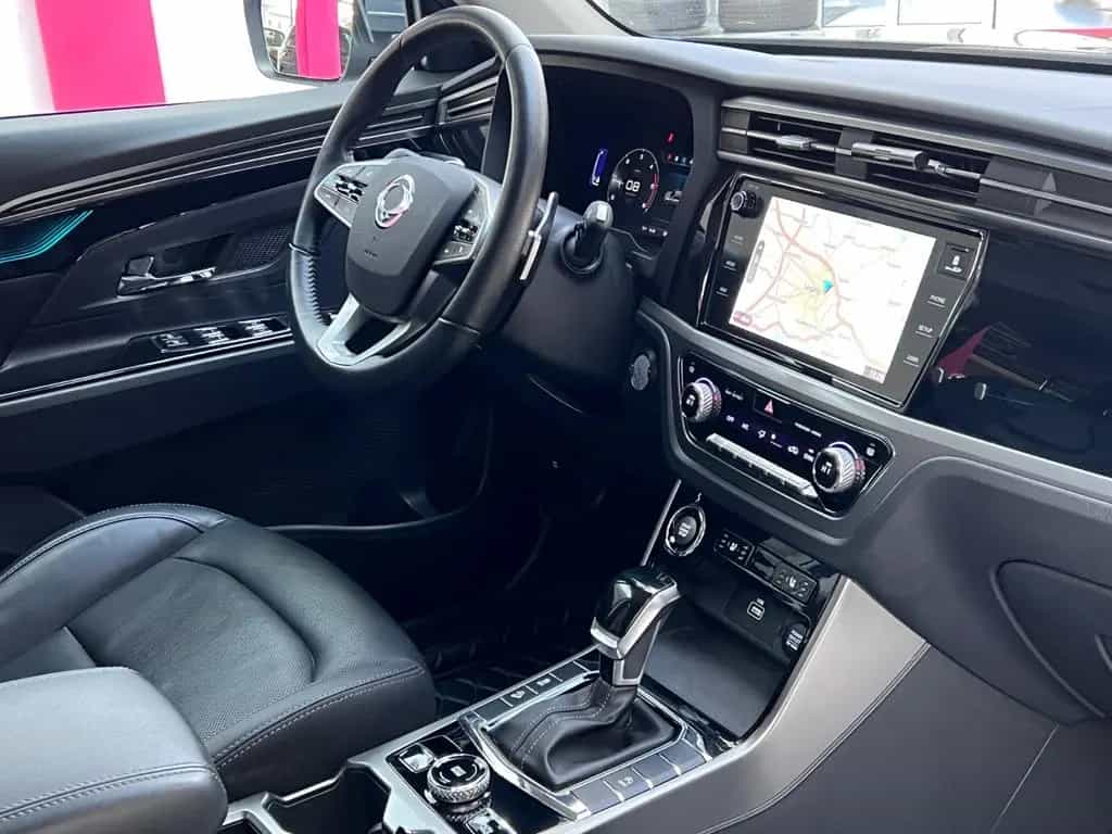 Ssangyong Korando Sapphire 4x2 LED+Leder+ACC+AHK 07/2020-photo-7