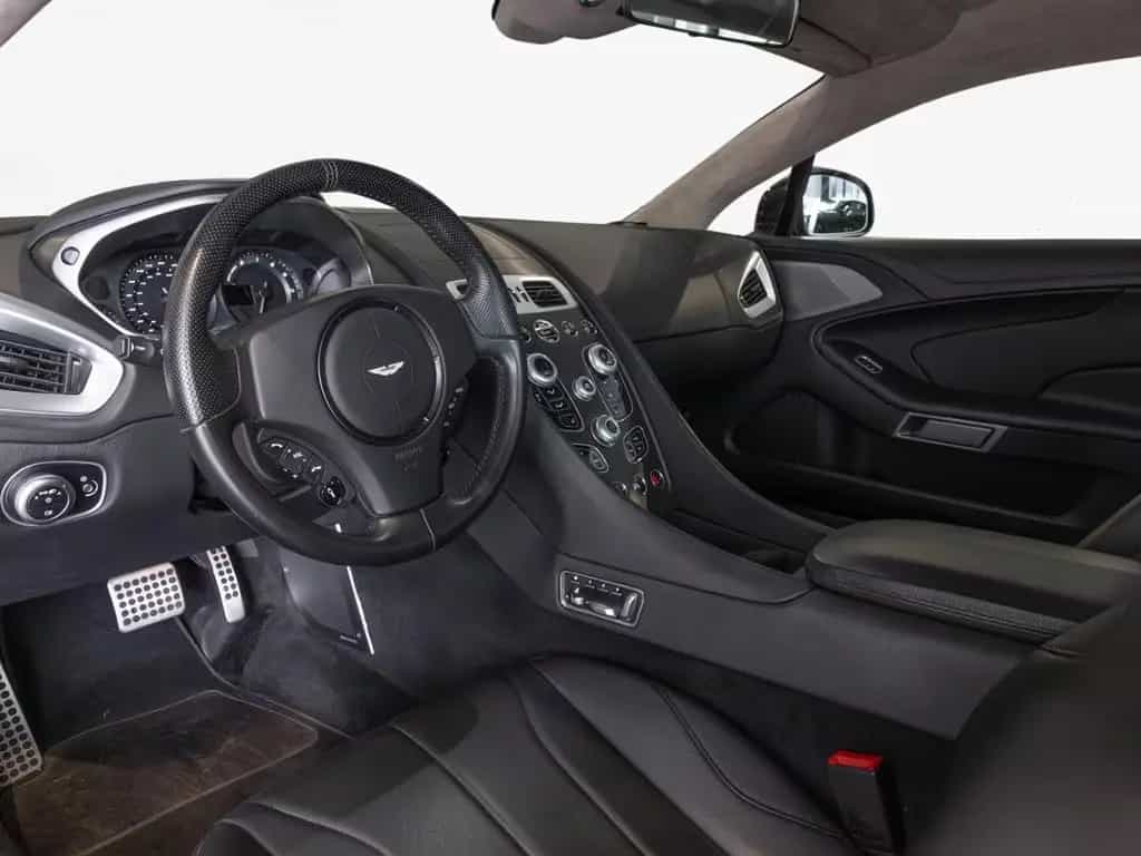 Aston Martin Vanquish S Coupe Aston Martin Hamburg 01/2018-photo-2
