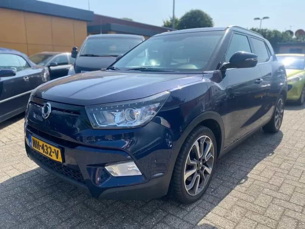 Ssangyong Tivoli 1.6D SAPPHIRE voll-ausstattung leder Schi 03/2016-photo-0