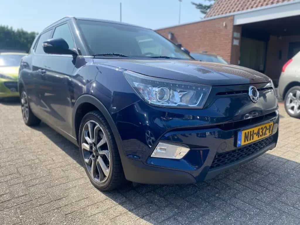 Ssangyong Tivoli 1.6D SAPPHIRE voll-ausstattung leder Schi 03/2016-photo-1