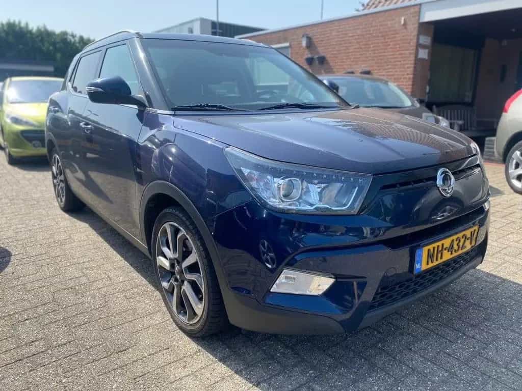 Ssangyong Tivoli 1.6D SAPPHIRE voll-ausstattung leder Schi 03/2016-photo-14