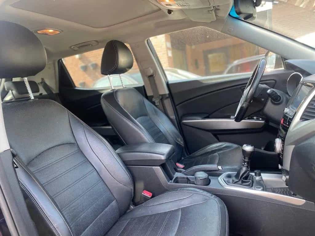 Ssangyong Tivoli 1.6D SAPPHIRE voll-ausstattung leder Schi 03/2016-photo-3