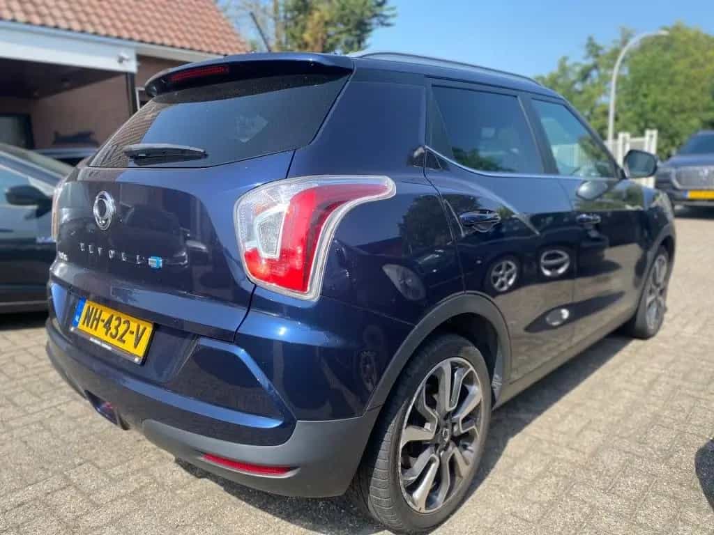 Ssangyong Tivoli 1.6D SAPPHIRE voll-ausstattung leder Schi 03/2016-photo-5