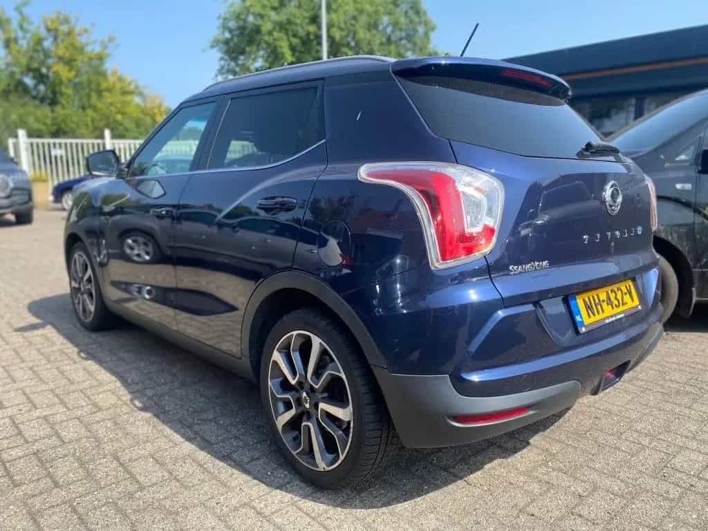 Ssangyong Tivoli 1.6D SAPPHIRE voll-ausstattung leder Schi 03/2016-photo-6