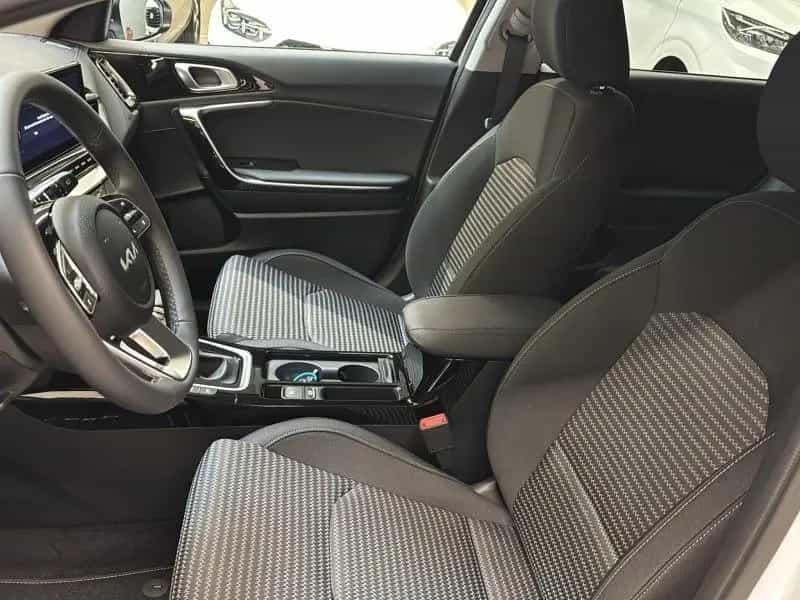 Kia Ceed Ultimate Edition 1.5T 48V DCT 03/2025-photo-8