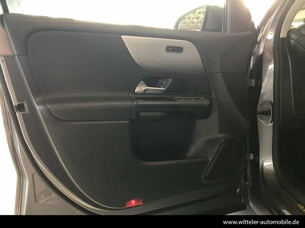 Mercedes-Benz GLA 200 Style AHK/LED/MBUX/SHZ/AMBIENTE/7G-DCT 05/2022-photo-16