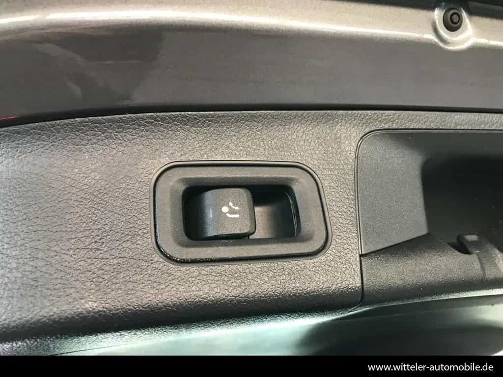 Mercedes-Benz GLA 200 Style AHK/LED/MBUX/SHZ/AMBIENTE/7G-DCT 05/2022-photo-19