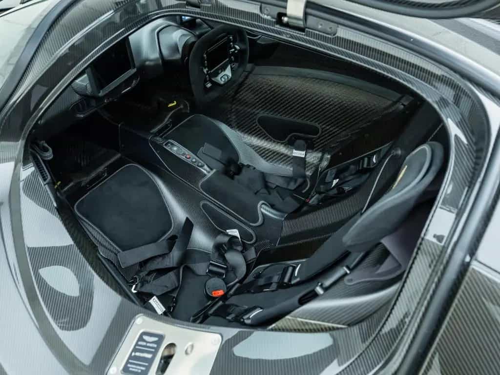 Aston Martin Valkyrie 05/2023-photo-8