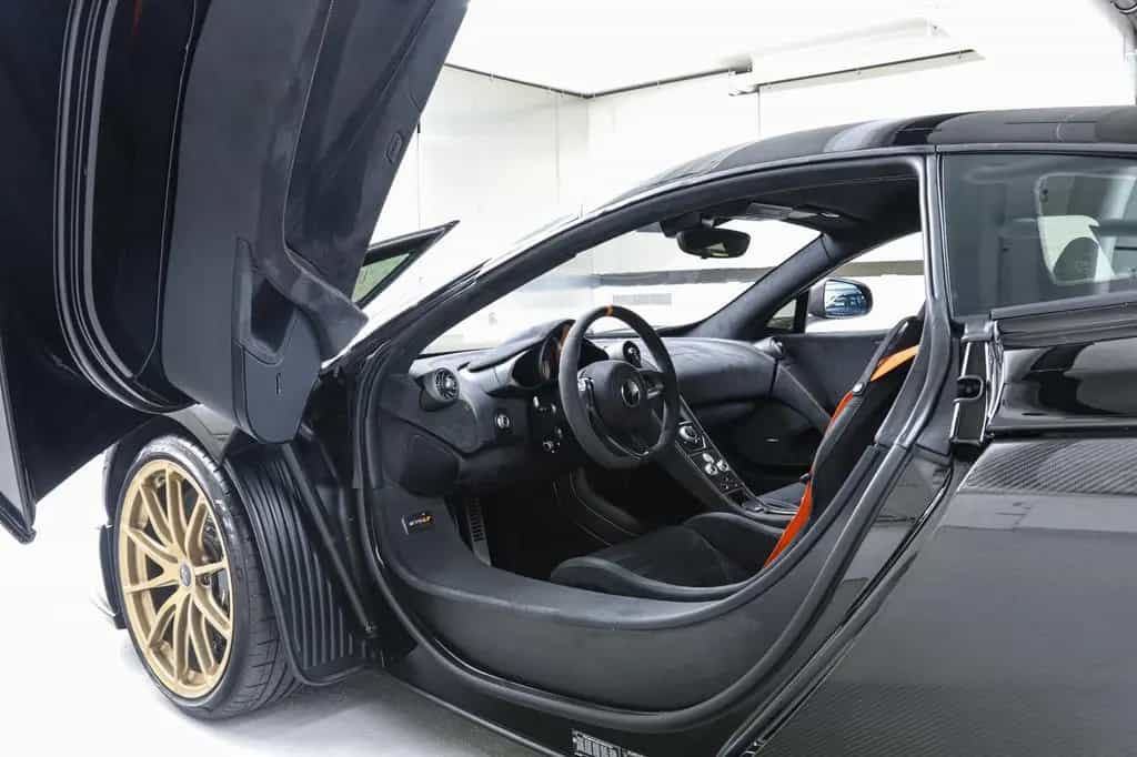 McLaren 675LT Coupe Scheckheft Carbondach 06/2016-photo-13