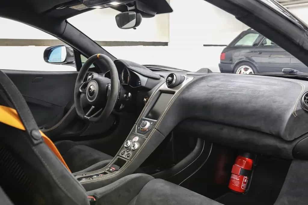 McLaren 675LT Coupe Scheckheft Carbondach 06/2016-photo-18