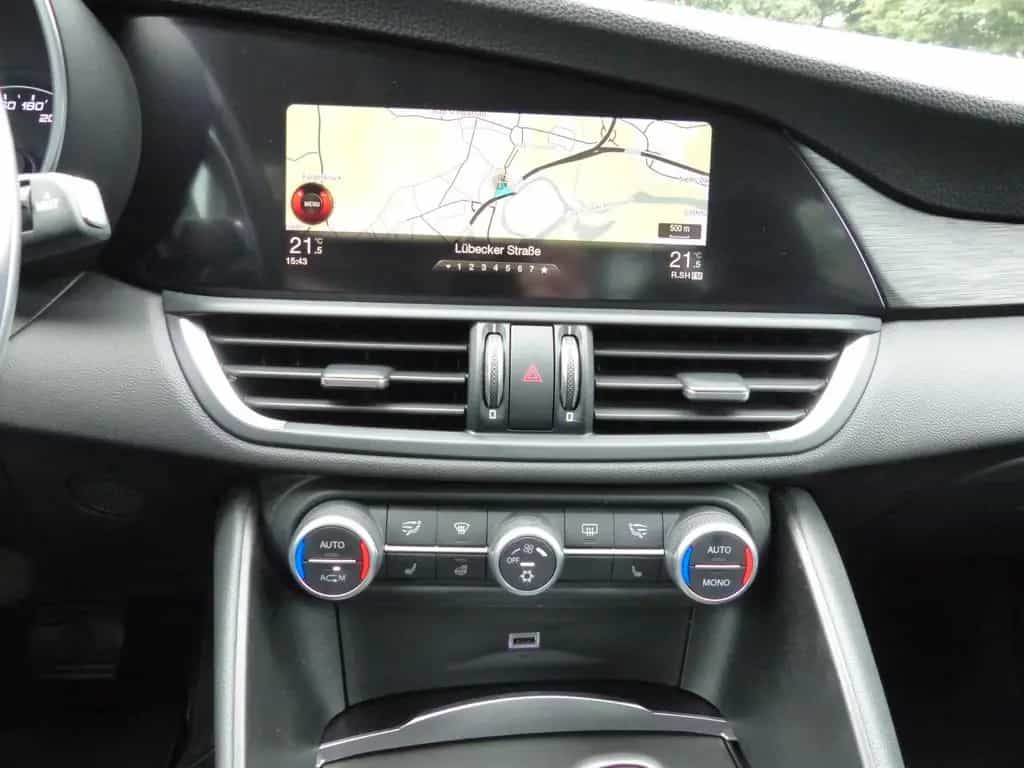 Alfa Romeo Giulia 2.2 Diesel AT8 Super Leder,Navi,Bi-Xenon 09/2016-photo-12
