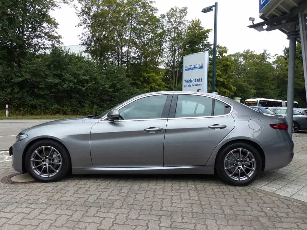 Alfa Romeo Giulia 2.2 Diesel AT8 Super Leder,Navi,Bi-Xenon 09/2016-photo-2