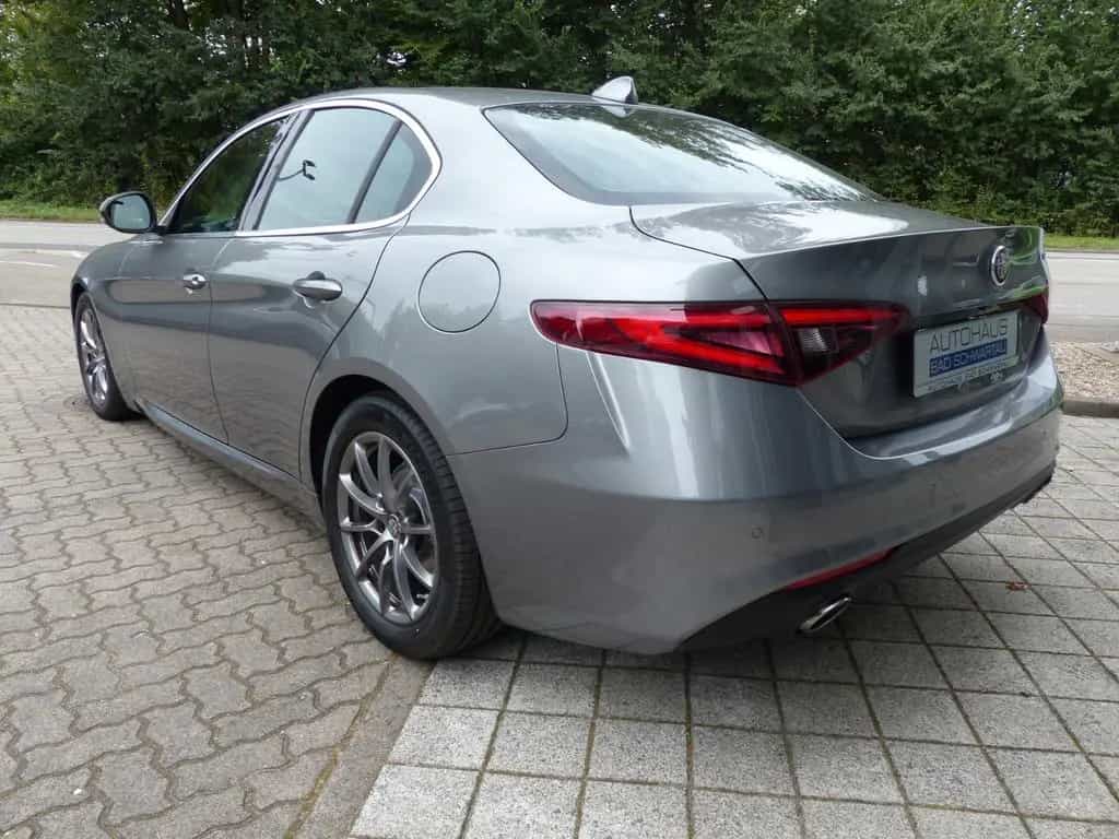 Alfa Romeo Giulia 2.2 Diesel AT8 Super Leder,Navi,Bi-Xenon 09/2016-photo-3