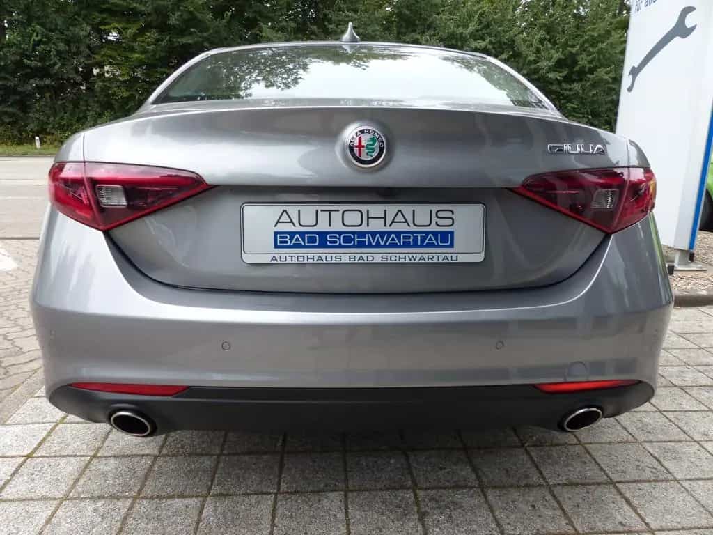 Alfa Romeo Giulia 2.2 Diesel AT8 Super Leder,Navi,Bi-Xenon 09/2016-photo-4