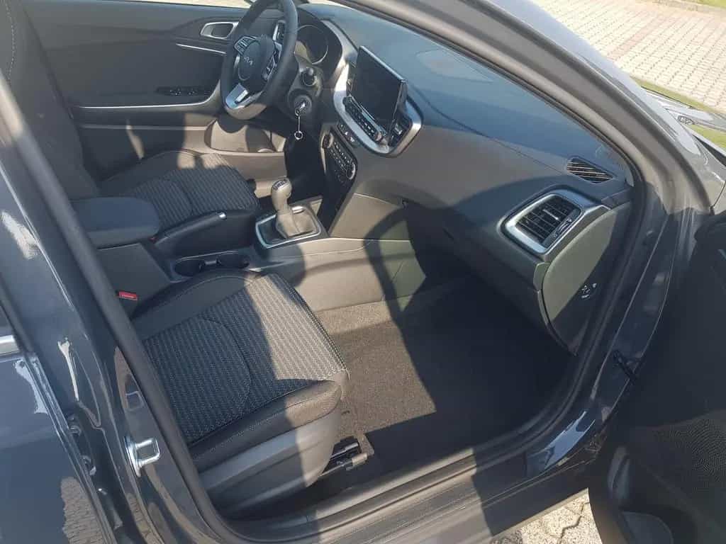 Kia Ceed SW 1.5 T-GDI NAVI CONNECT KLIMAAUT LED 05/2025-photo-10