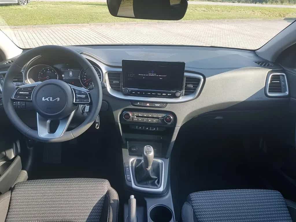 Kia Ceed SW 1.5 T-GDI NAVI CONNECT KLIMAAUT LED 05/2025-photo-11