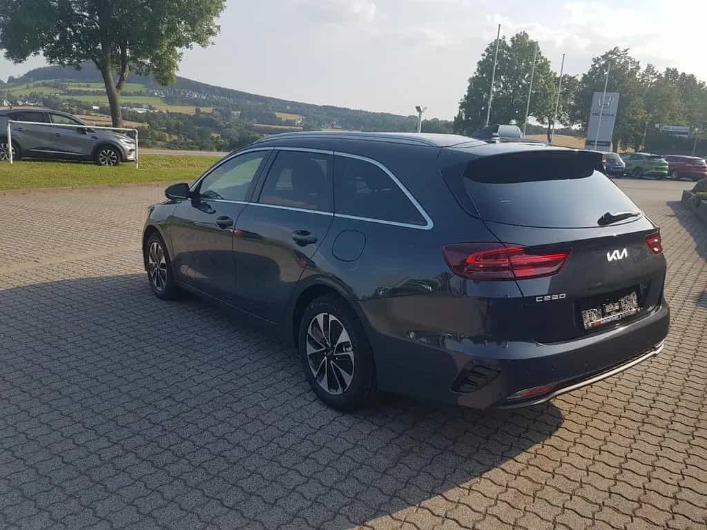 Kia Ceed SW 1.5 T-GDI NAVI CONNECT KLIMAAUT LED 05/2025-photo-2