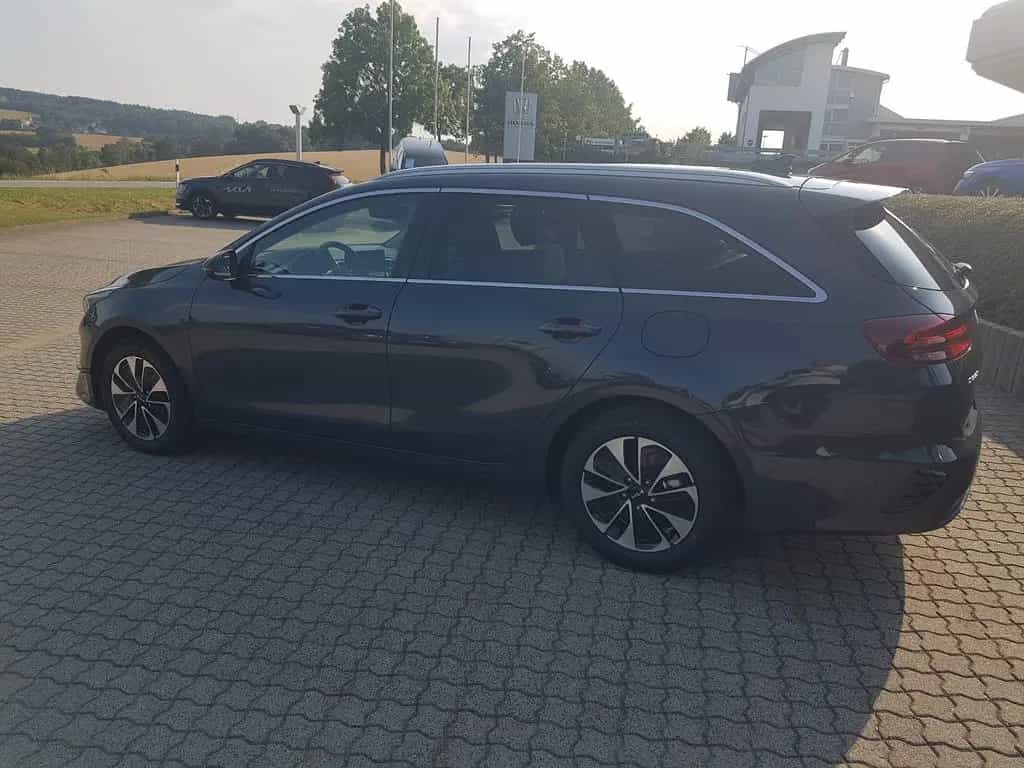Kia Ceed SW 1.5 T-GDI NAVI CONNECT KLIMAAUT LED 05/2025-photo-4