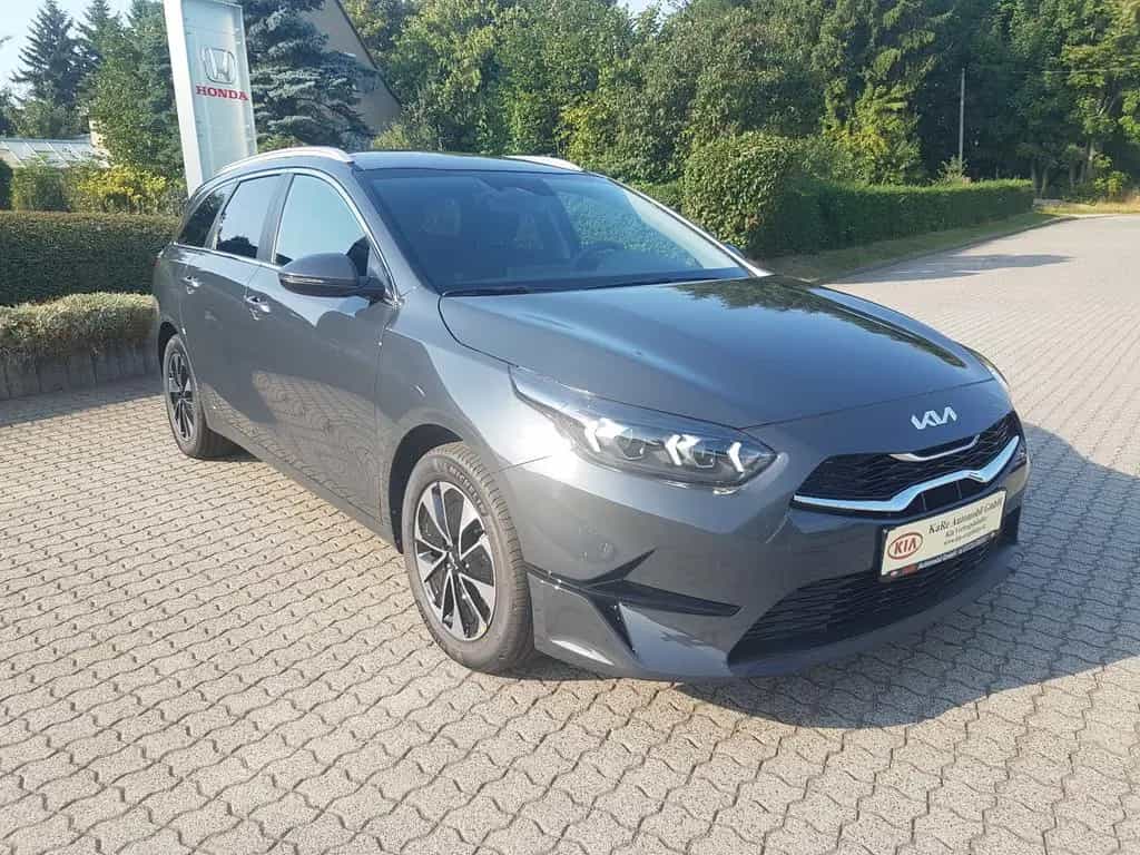 Kia Ceed SW 1.5 T-GDI NAVI CONNECT KLIMAAUT LED 05/2025-photo-5