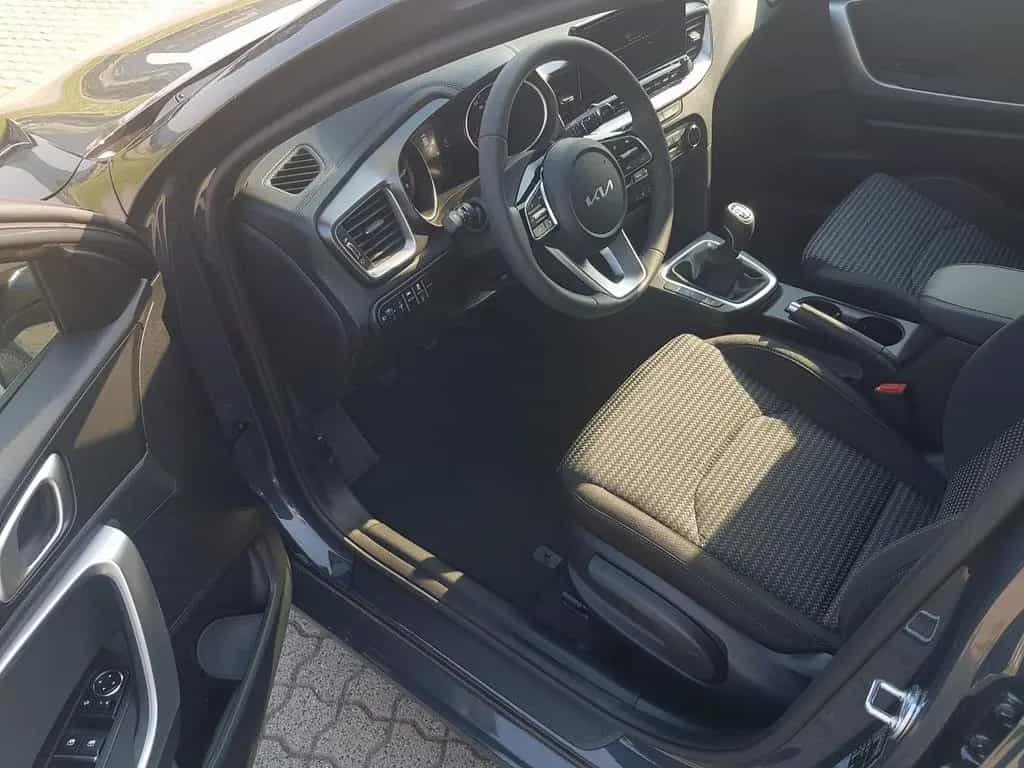 Kia Ceed SW 1.5 T-GDI NAVI CONNECT KLIMAAUT LED 05/2025-photo-7