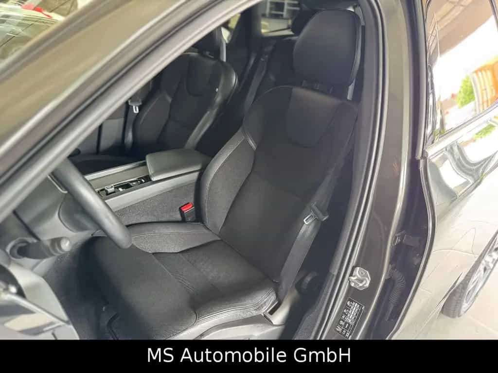 Volvo XC60 XC 60 XC60 Momentum AWD LED / Panoramadach 03/2018-photo-13