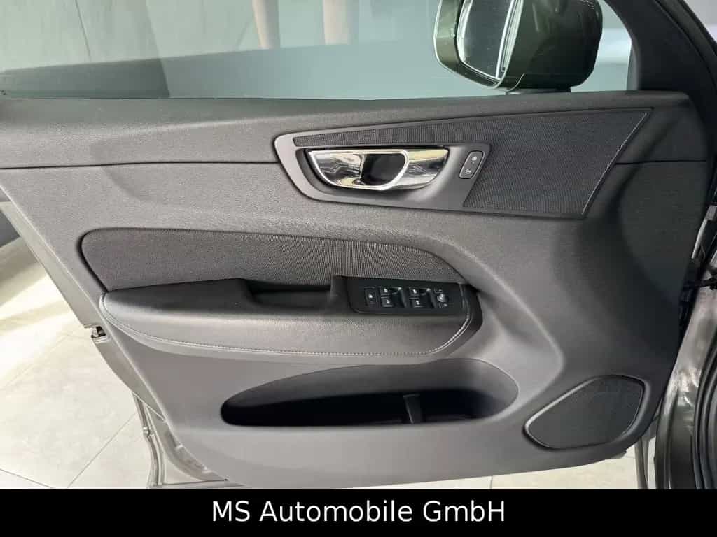 Volvo XC60 XC 60 XC60 Momentum AWD LED / Panoramadach 03/2018-photo-8